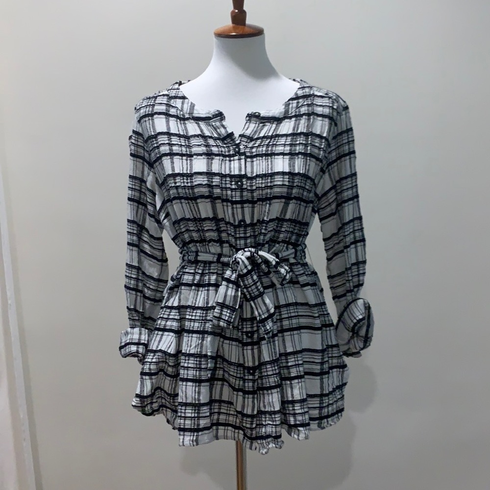 Women's Belted Linen Top